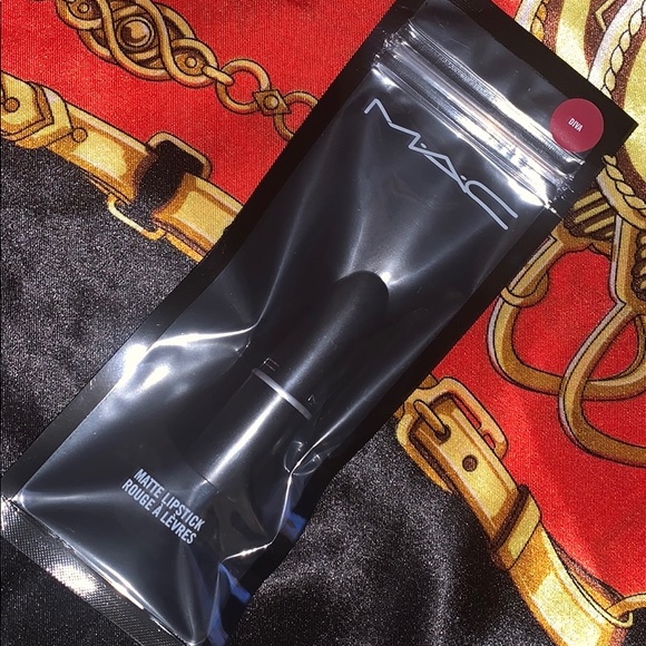 NEW M.A.C. Mini Lipstick 💄 in DIVA! - Picture 5 of 7